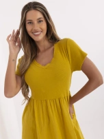 Musztardowa letnia sukienka z prążkowaną górą