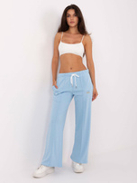 Jasnoniebieskie dresowe spodnie z kieszeniami