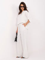 Biały elegancki komplet w paski