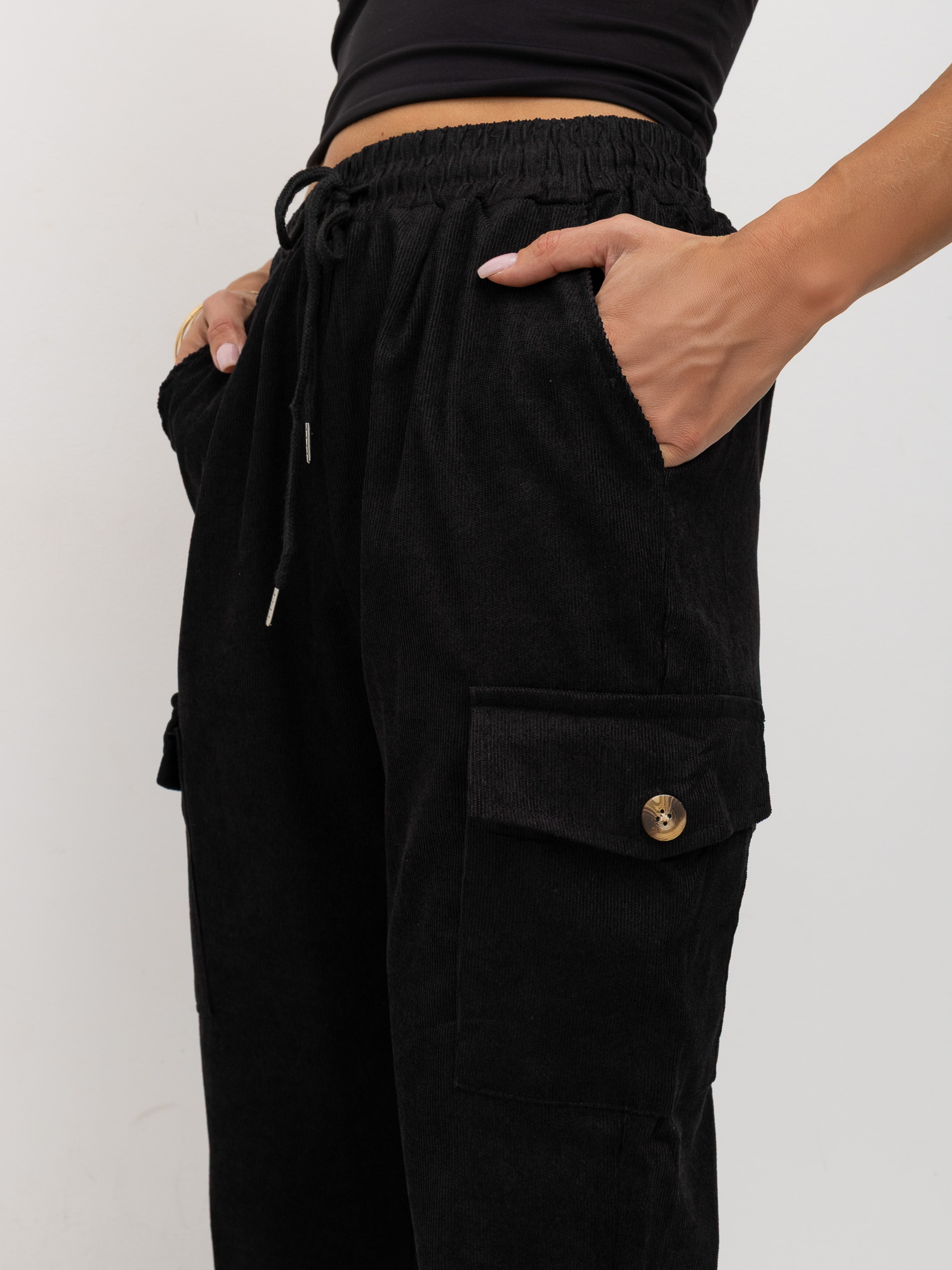 Schwarze Cord-Hosen im Cargo-Stil mit Bindung.