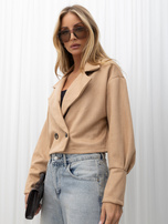Kamelfarbener zweireihiger Jacke aus Wildlederimitat.