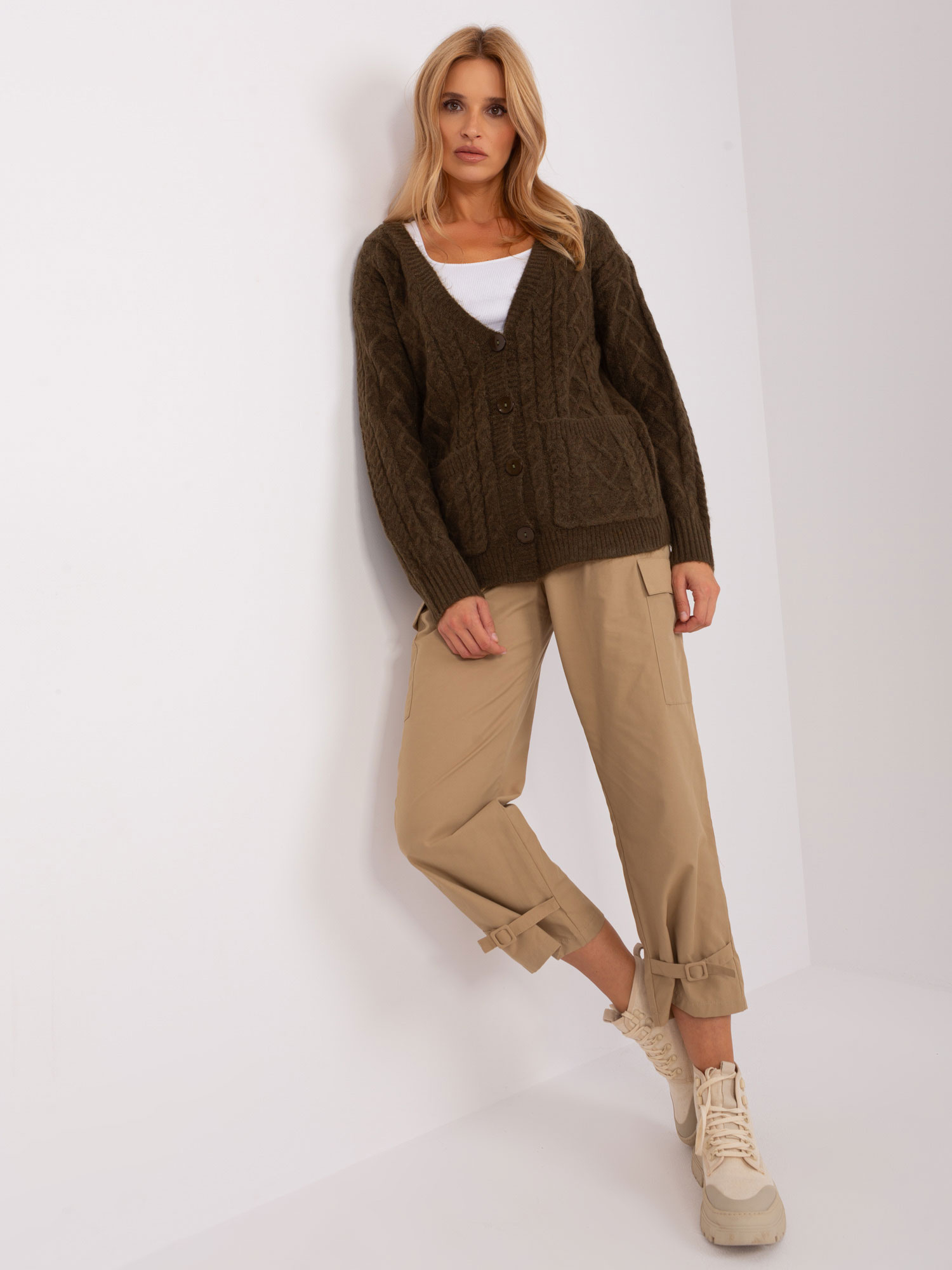 Khaki sweter dzianinowy na guziki