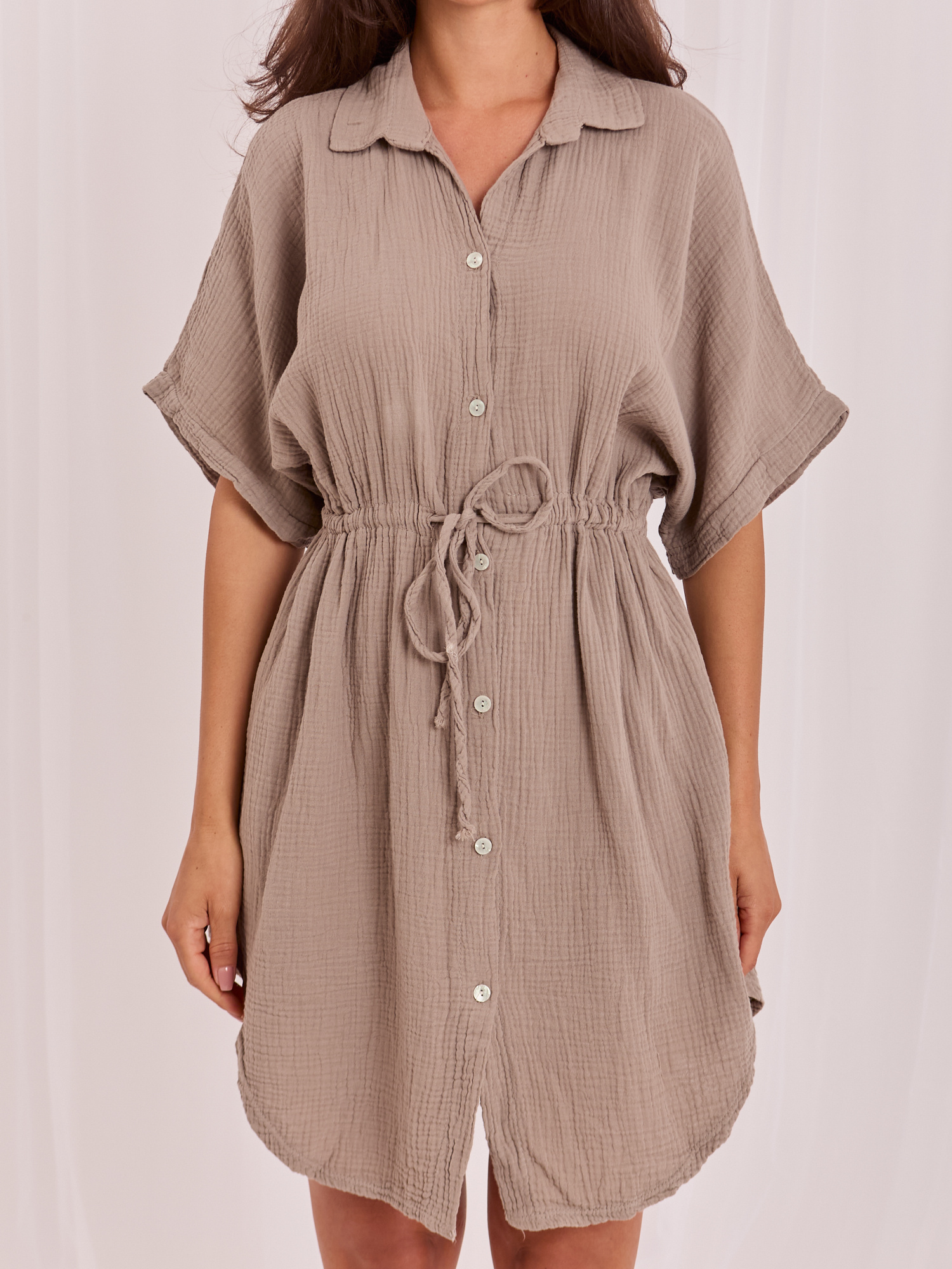 Fango Muslin Kleid mit Gummizug in der Taille.