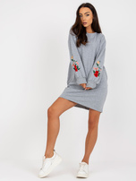 Hurt Szara sukienka dresowa z haftem i kieszeniami RUE PARIS 