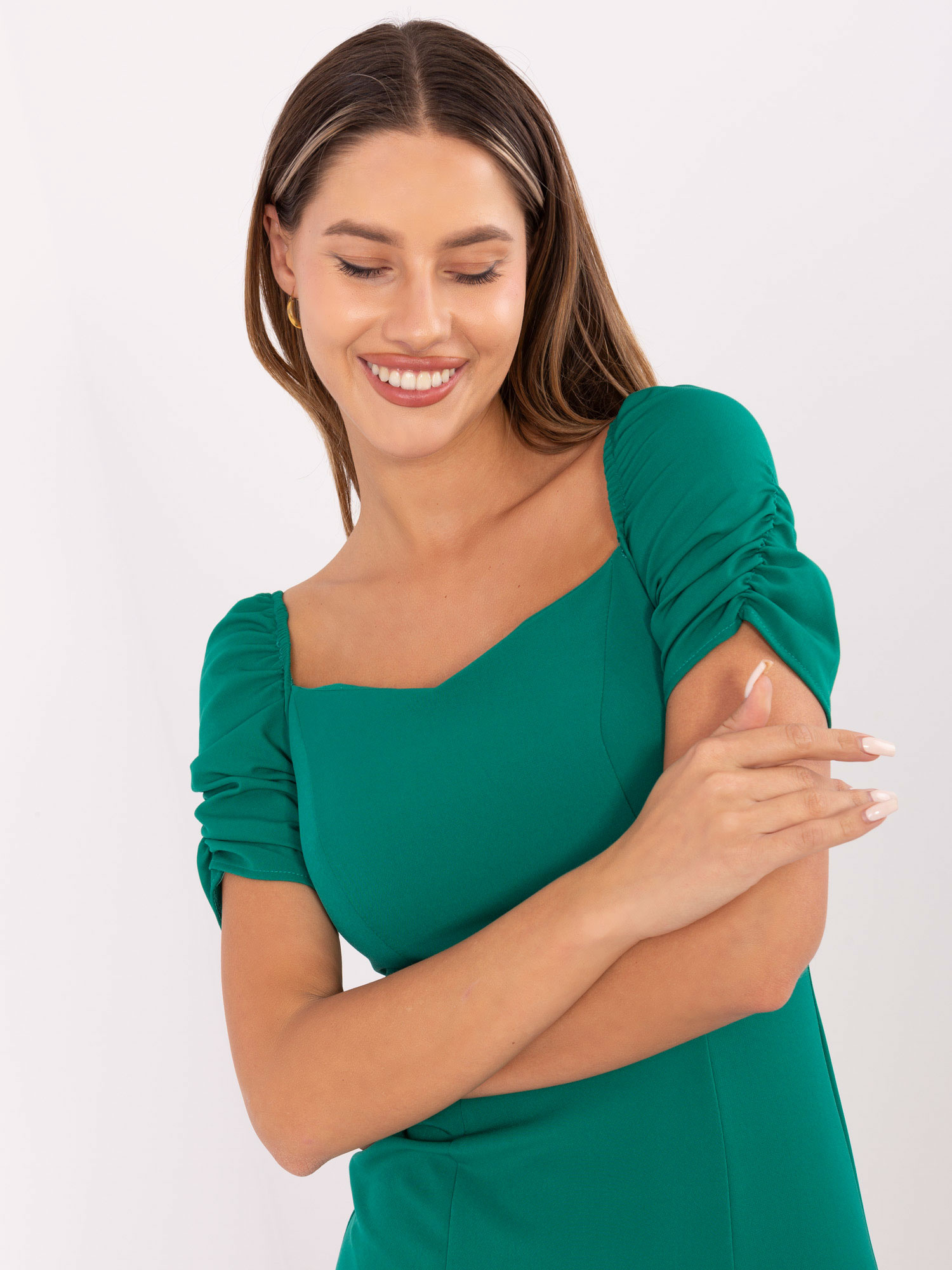 Hurt grüne Mini Cocktailkleid mit gerafftem Ärmel.