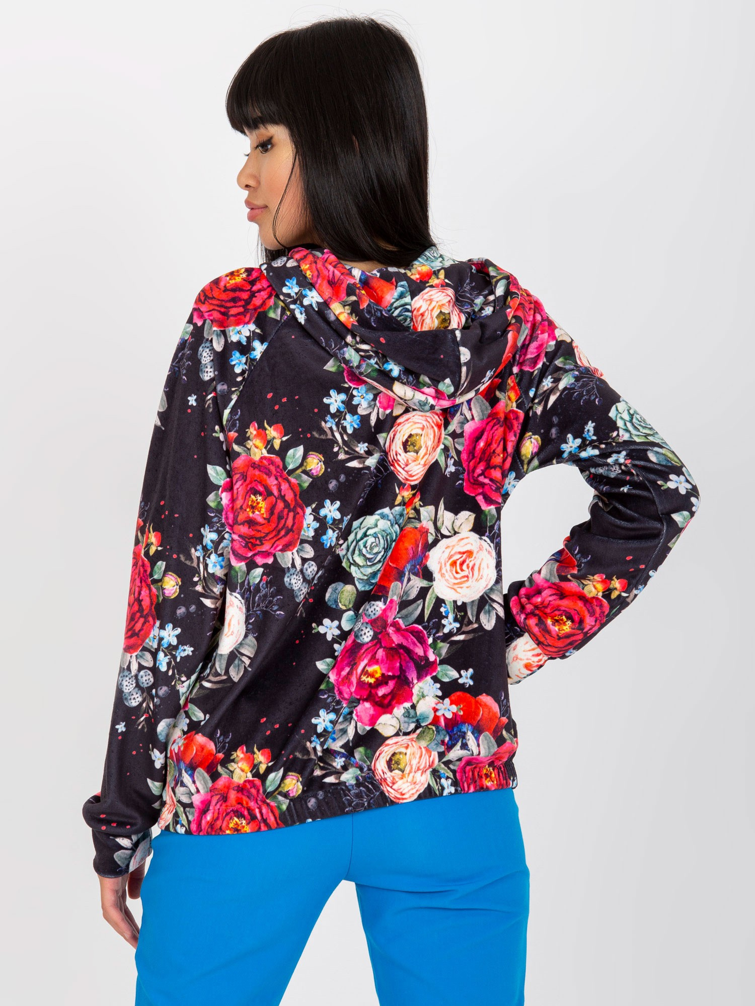 Hurtownia Czarna welurowa bluza rozpinana z printem RUE PARIS 