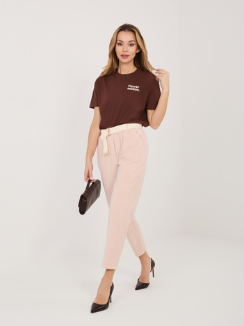 Jasnoróżowe sztruksowe spodnie cygaretki z paskiem