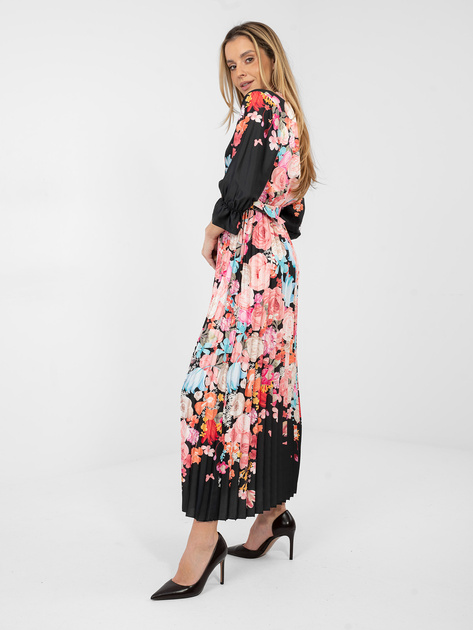 Czarna satynowa sukienka z paskiem