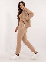 Hurtownia Ciemnobeżowy dresowy komplet z topem