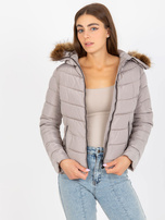 Hurtownia Ciemnobeżowa pikowana kurtka przejściowa z kapturem