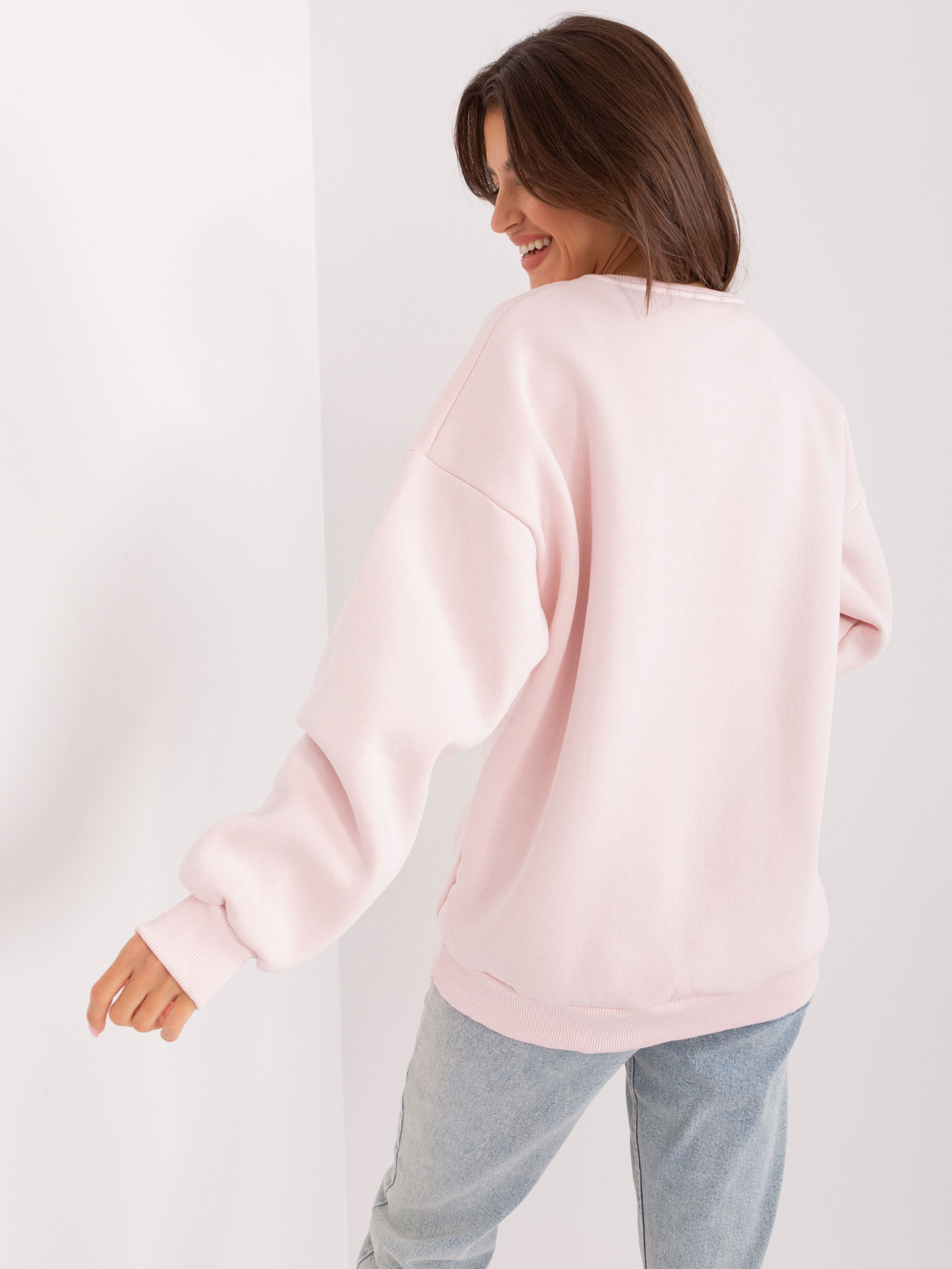 Jasnoróżowa bluza bez kaptura o kroju oversize