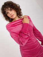 Hurt Ciemnoróżowa welurowa sukienka koktajlowa z lejącym dekoltem RUE PARIS