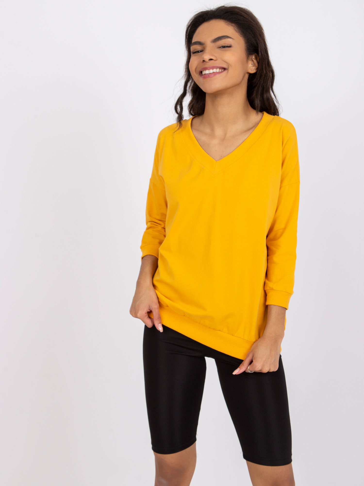 Helles orangefarbenes Basic-Shirt von Oliwia.