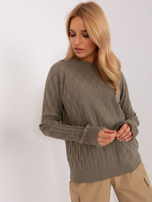 Hurtownia Oliwkowy sweter klasyczny we wzory 