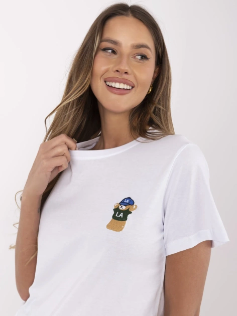 Biały damski t-shirt z wyhaftowanym misiem