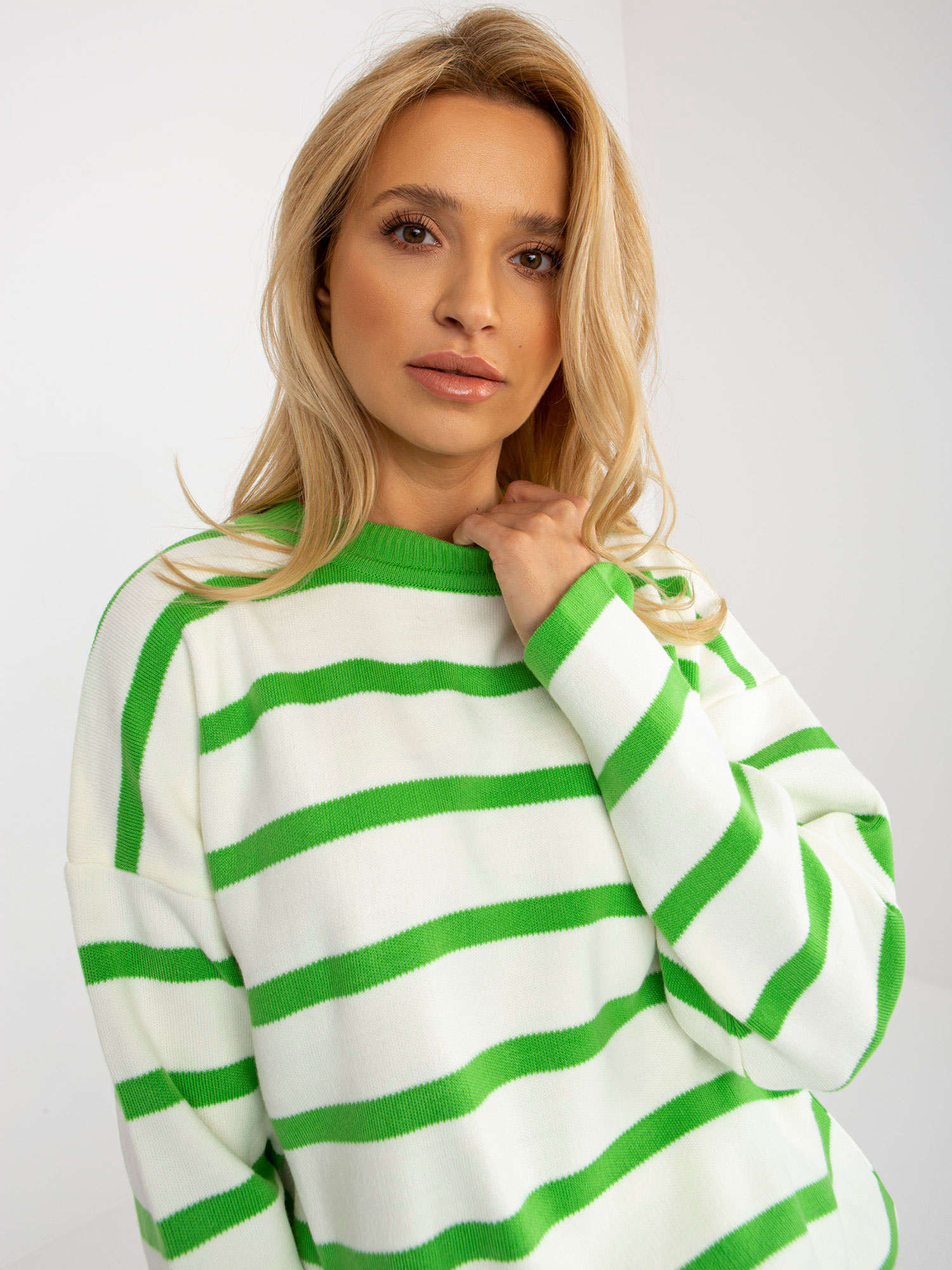 Zielono-ecru sweter oversize w paski z wełną RUE PARIS