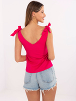 Fuksjowy zwiewny top z dekoltem V RUE PARIS