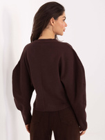 Schokoladenpullover mit Druckknopfverschluss.