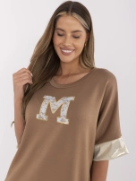 Jasnobrązowa dresowa sukienka z krótkim rękawem