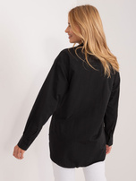 Hurtownia Czarna rozpinana koszula damska z naszywką