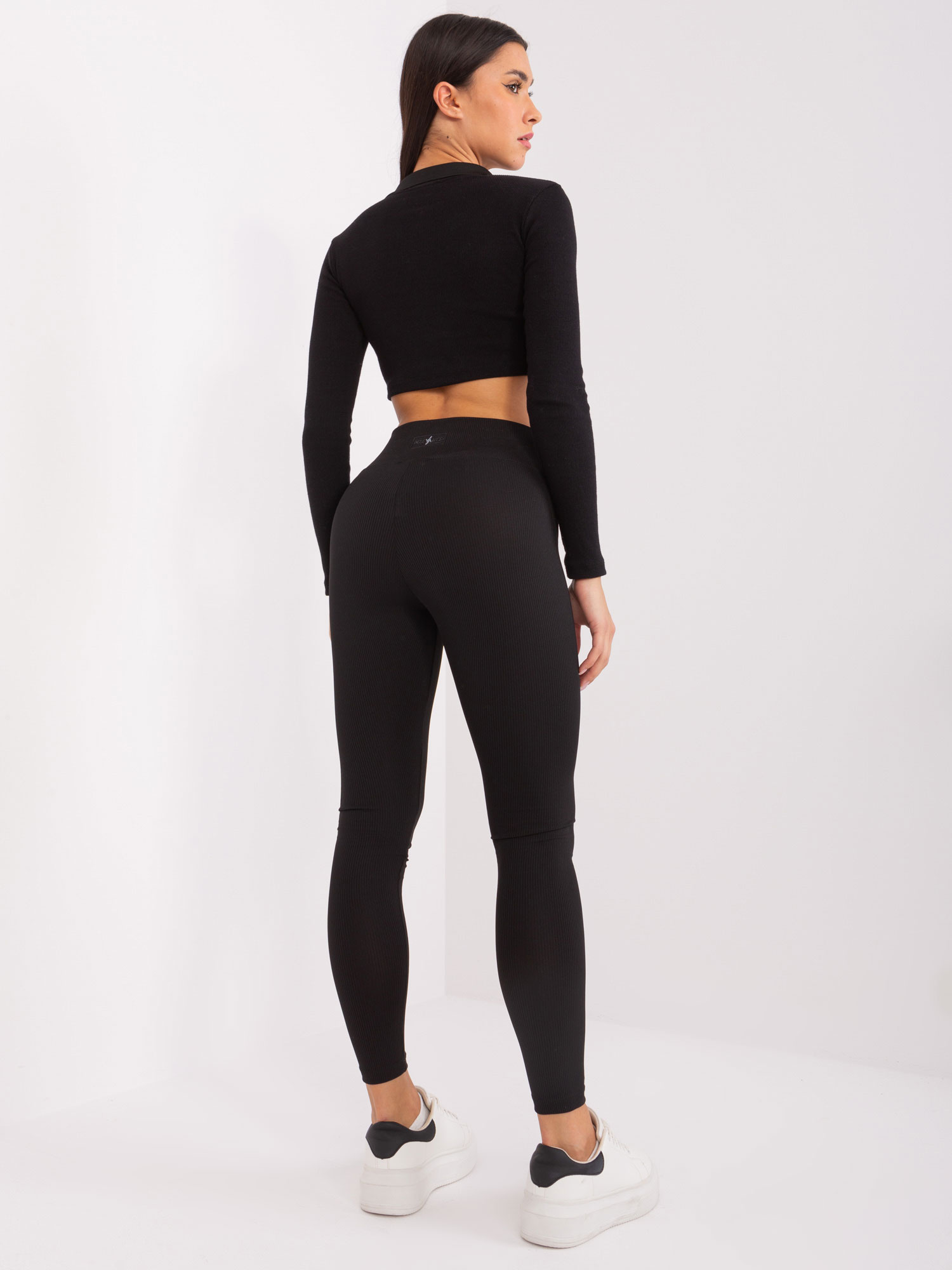 Czarne sportowe legginsy basic w prążek