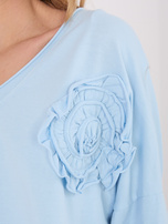 Jasnoniebieska bawełniana bluzka z dekoltem V