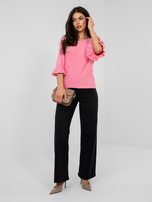 Pastelowy różowy damski sweter z rękawem 3/4