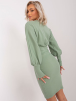 Hurt Pistacjowa prążkowana sukienka basic Leticia RUE PARIS