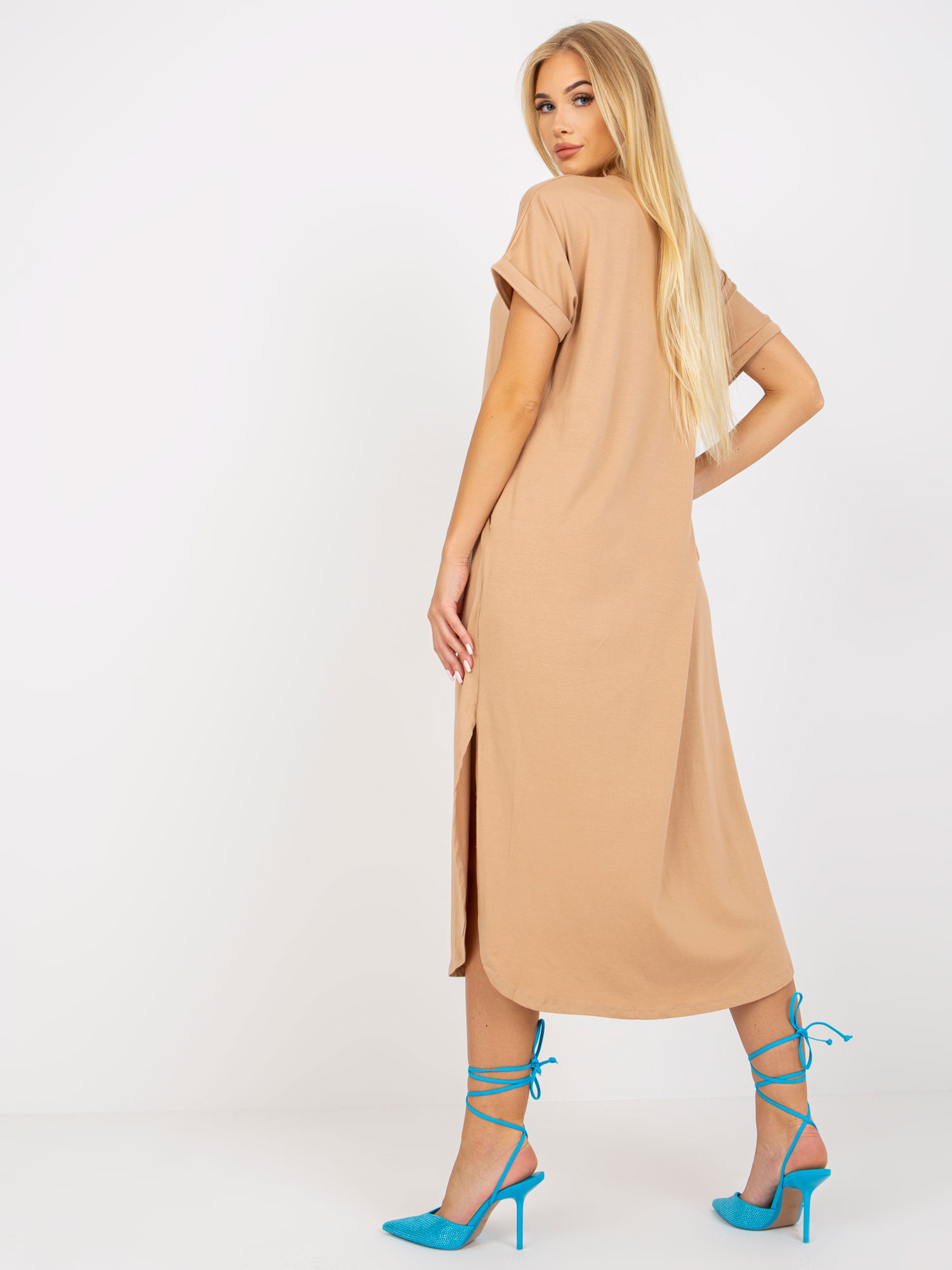 Kamelová oversize šaty s krátkým rukávem OCH BELLA.