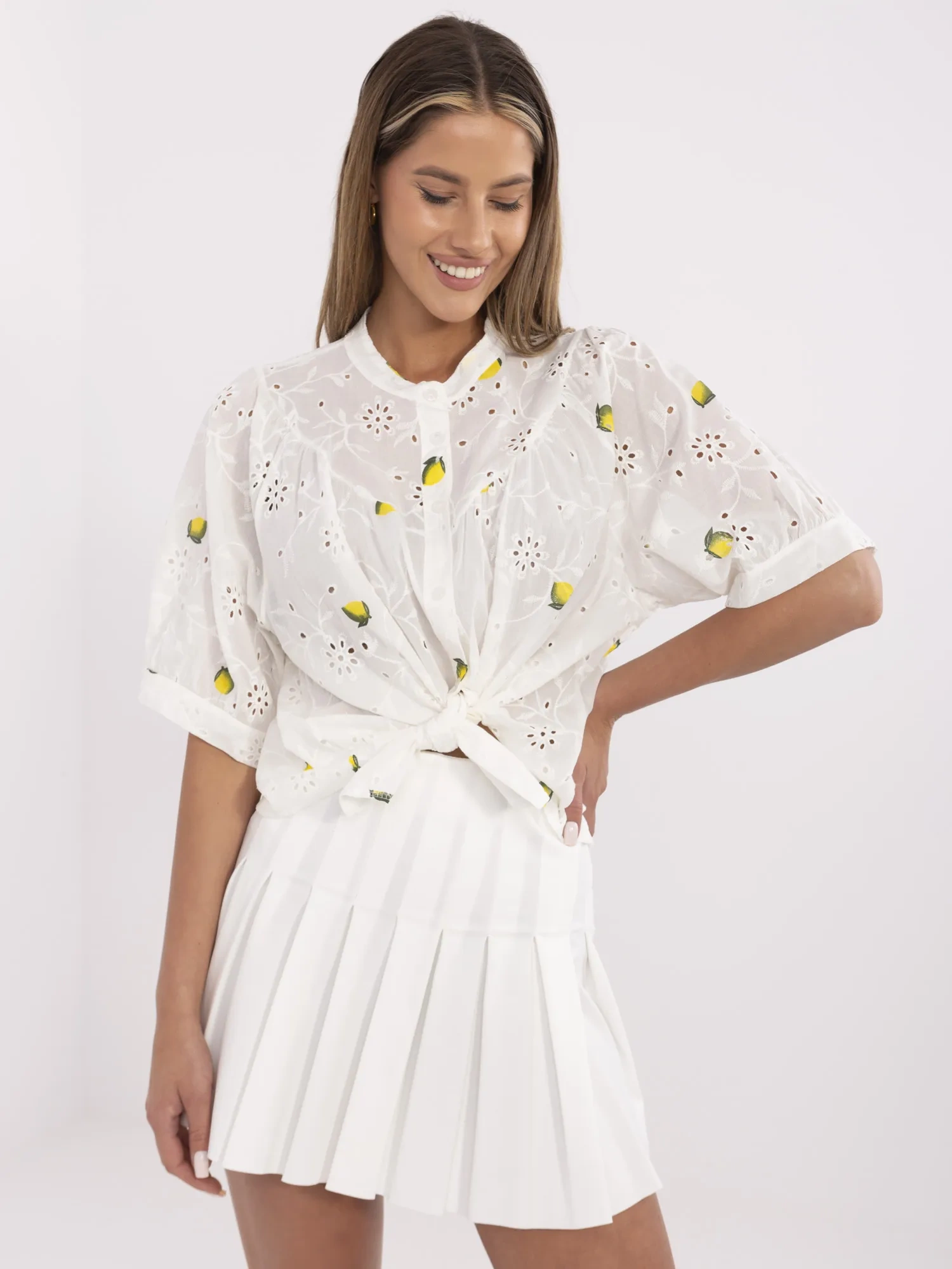 Ecru summer shirt with lemon print.