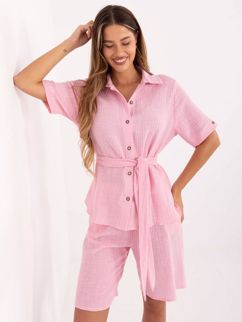 Jasnoróżowy letni komplet z rozpinaną koszulą