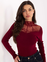 Bordowy dopasowany sweter z prążkowanej dzianiny 