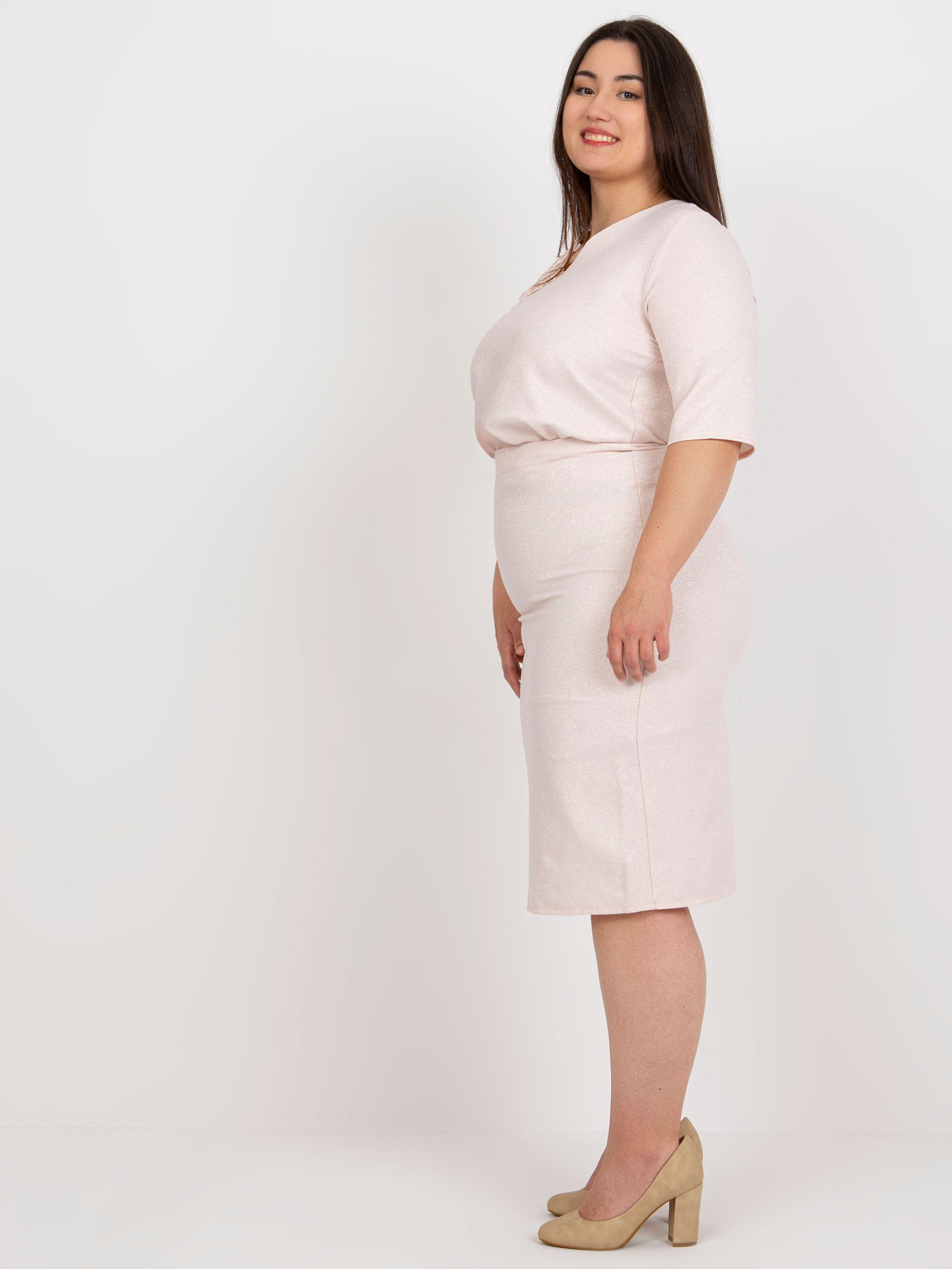 Beżowa spódnica plus size z błyszczącą nitką