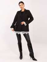 Czarna marynarka z koronkowym wykończeniem