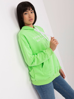 Hurt Jasnozielona dresowa bluza kangurka z napisem