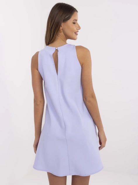 Liliowa koktajlowa sukienka w jednolitym kolorze