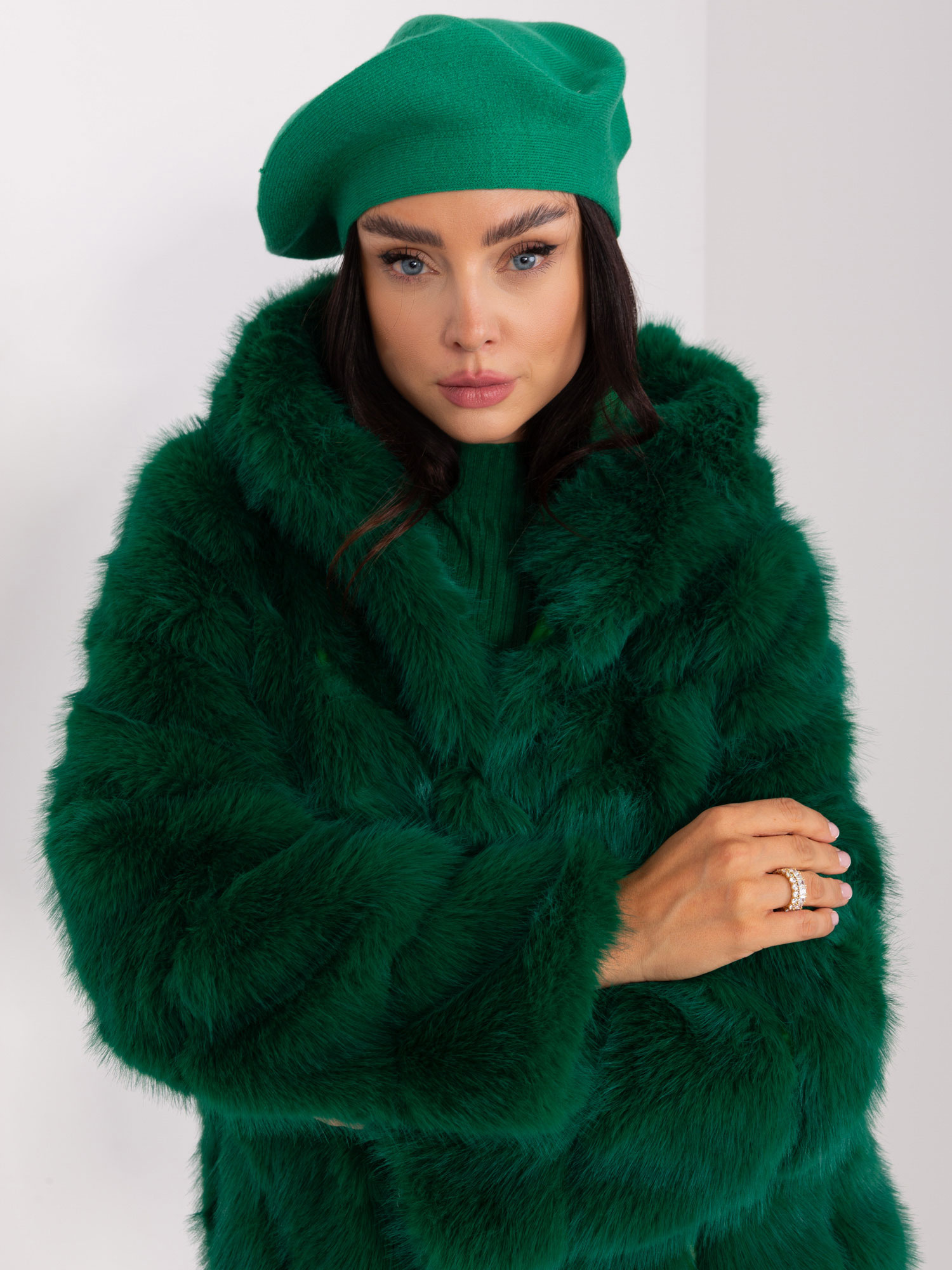 Zielona czapka zimowa typu beret