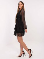 Czarna mini sukienka z aplikacjami