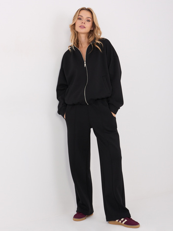 Czarne dresowe spodnie z szeroką nogawką