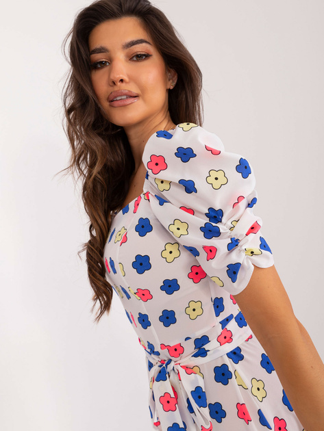 Hurtownia Biała sukienka w kwiatki z paskiem