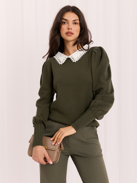Khaki dámský svetr s bižuterními zdobeními.