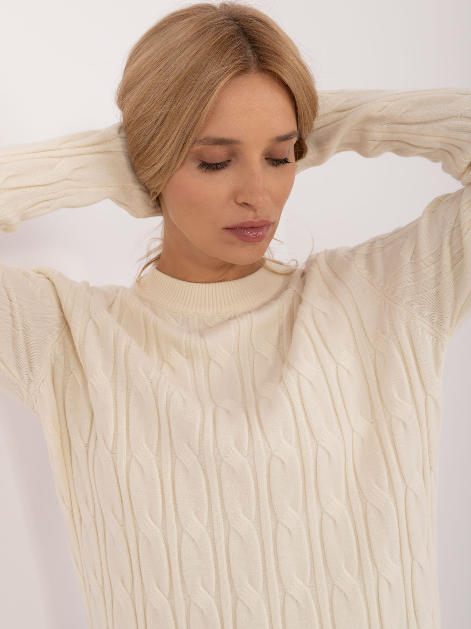 Sweter ecru