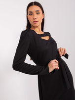 Hurtownia Czarna sukienka koktajlowa z rozcięciami