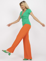 Zielony kopertowy t-shirt basic z bawełny RUE PARIS 