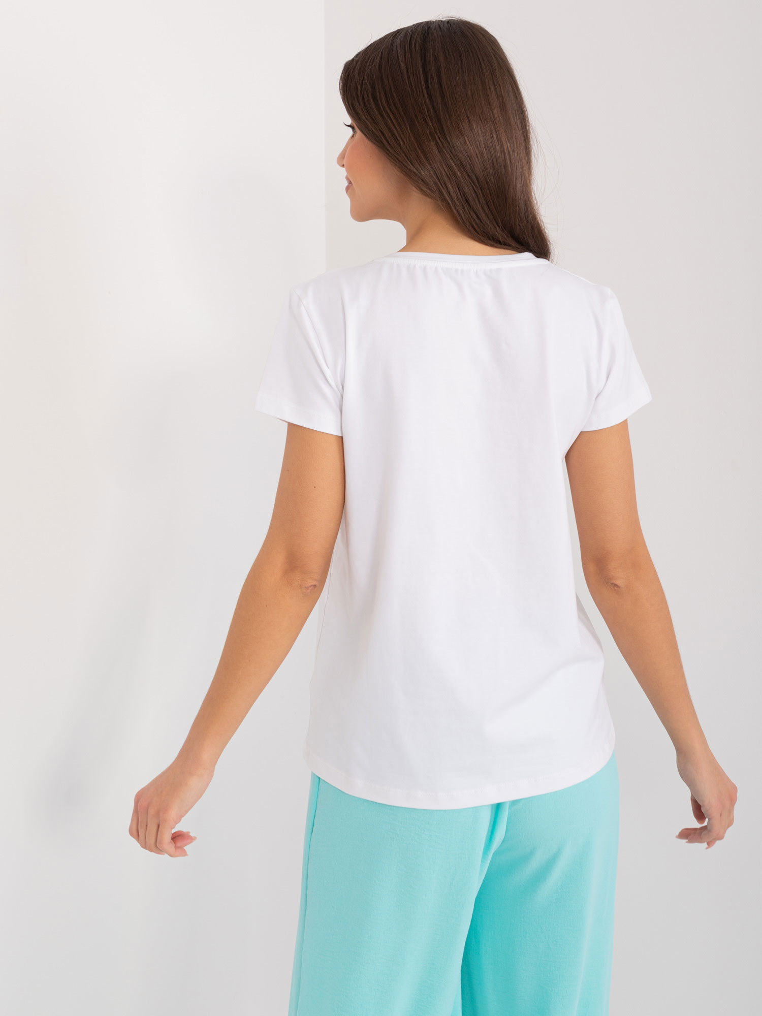 Hurt Biały t-shirt z naszywką i cyrkoniami  BASIC FEEL GOOD