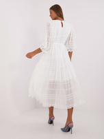 Hurt Biała rozkloszowana sukienka koktajlowa z rękawem 3/4