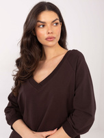 Czekoladowa bluza basic z dekoltem V RUE PARIS 