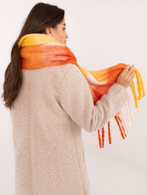 Pomarańczowo-żółty gruby szal zimowy