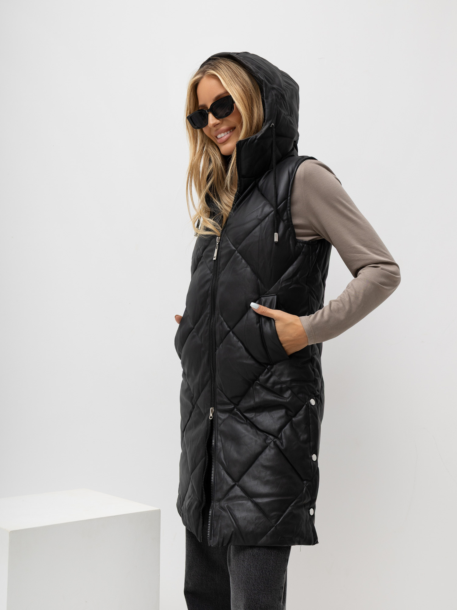 Hurt Czarna pikowana kamizelka ze skóry ekologicznej