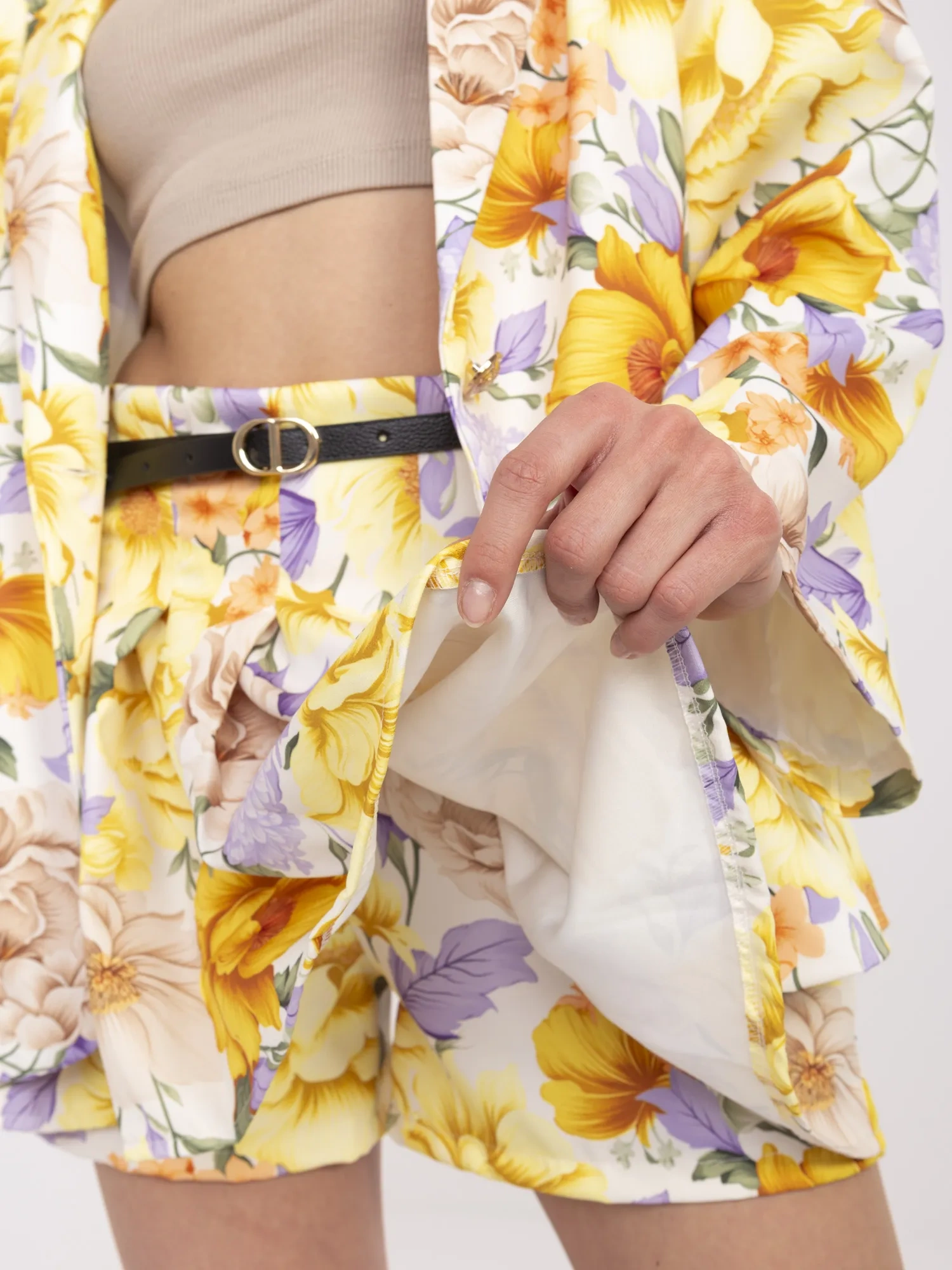 Ecru-modrý komplet s kimono střiženým blejzrem.